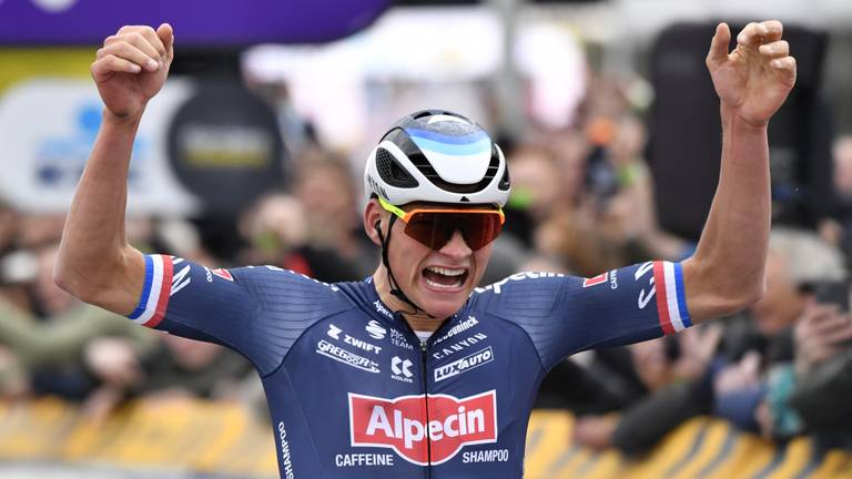 Mathieu van der Poel wint voor de tweede keer de Ronde van Vlaanderen (foto: AP Photo/Geert Vanden Wijngaert, via ANP)