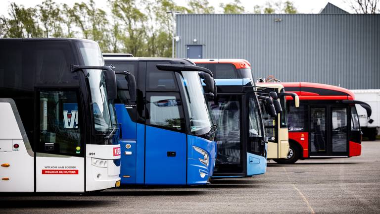 Bussen op het terrein van VDL in Valkenswaard (foto: ANP).