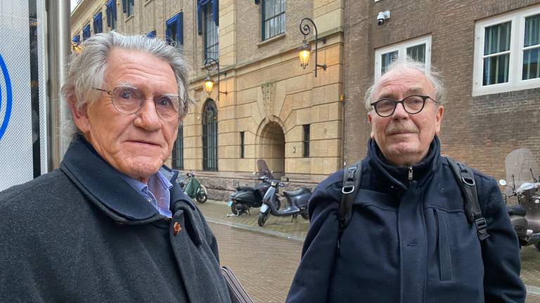  Frans Carpay (L) en Cor Passchier (R) na afloop van de zitting in Den Haag (foto: Jan Peels)