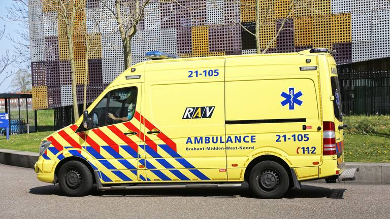 Ambulance bij het Jeroen Bosch Ziekenhuis. (Archieffoto: Karin Kamp)