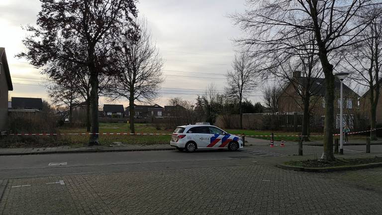 Het afgezette parkje waar de jongen gevonden werd (foto: Ferenc Triki).