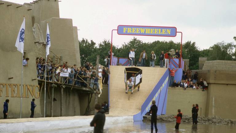 Het 'Te land, ter zee en in de lucht'-onderdeel Freewheelen vond in 1984 plaats in De Efteling (foto: ANP).