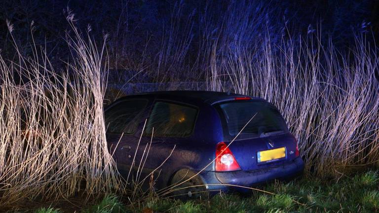 De verdachten van de overval in Vinkel konden na de crash worden aangehouden (foto: Bart Meesters).