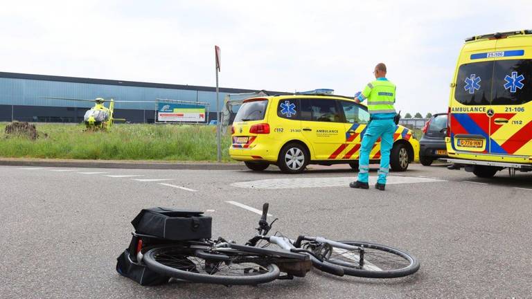 Fietser ernstig gewond bij ongeluk op rotonde in Haarsteeg