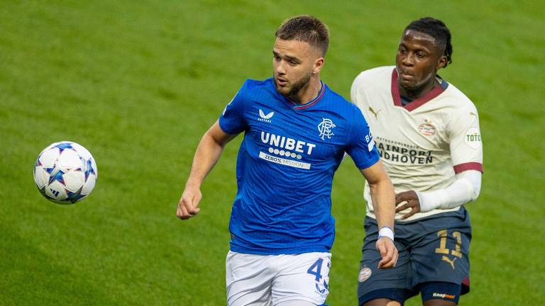 Johan Bakayoko in duel met Nicolas Raskin (foto: ANP).