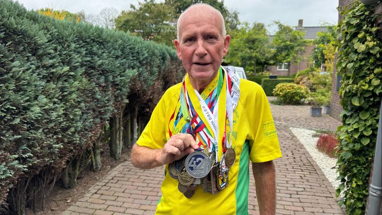 Johan van Litsenburg loopt in Eindhoven zijn honderdste marathon (foto: Nynke Cuperus).