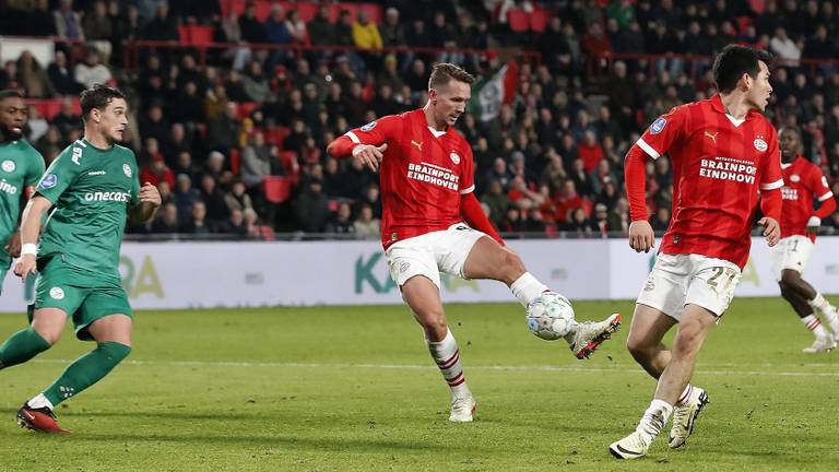 Luuk de Jong met de 1-0 voor PSV (foto: ANP/Bart Stoutjesdijk). 