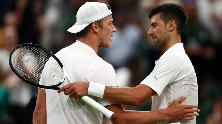 Novak Djokovic complimenteerde Tim van Rijthoven met zijn spel op Wimbledon (foto: ANP 2022/Adrian Dennis).