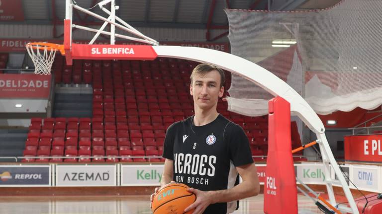 Boy van Vliet aanvoerder van Heroes in hal Benfica (foto: Kwin Dortmans)