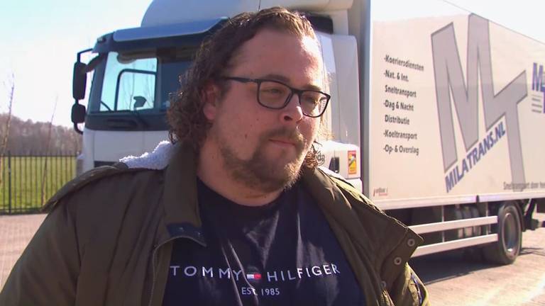 Bjorn Baks van Mila Transport is bang voor de hoge brandstofprijzen (beeld: Omroep Brabant)