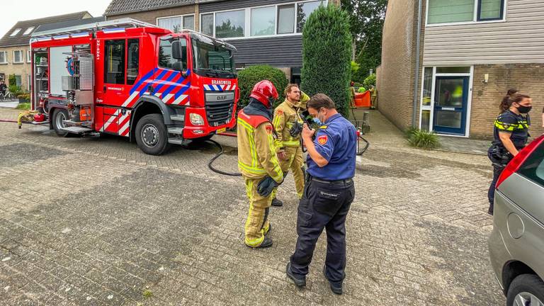 De brandweer werd opgeroepen vanwege de brand aan het Rosdaal in Someren (foto: Dave Hendriks/SQ Vision).