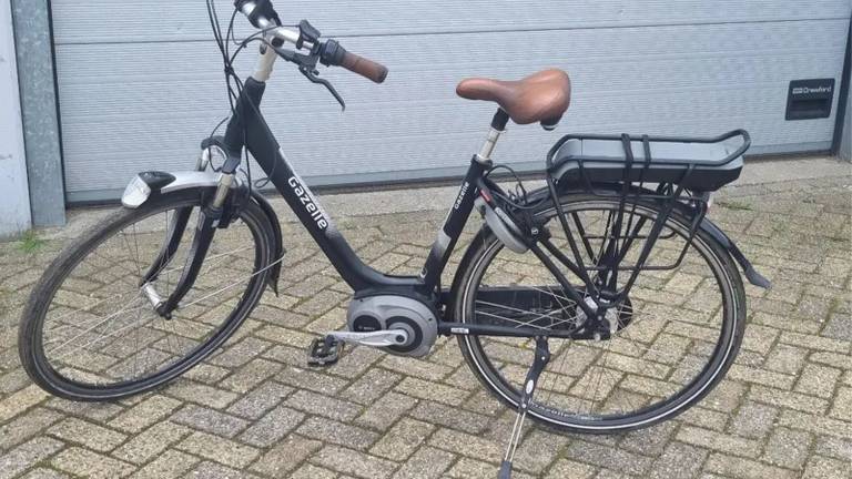 De vondst van deze fiets leidde tot een flinke zoekactie (foto: Instagram @wijkagenten_etten_leur).