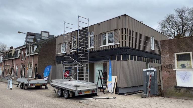 Twee prefab duurzame huizen in de Doctor Ahausstraat in Tilburg (foto: Tom van den Oetelaar).