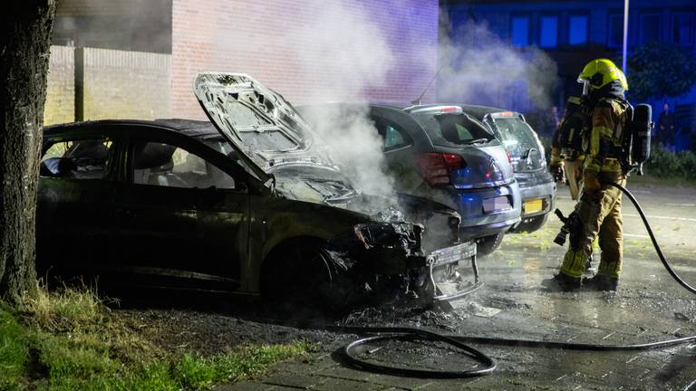 Aangestoken autobrand in Roosendaal vermoedelijk wraakactie