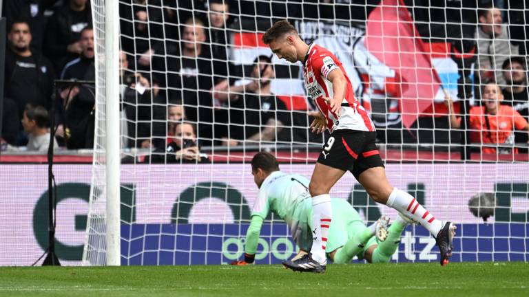 Luuk de Jong schoot PSV op voorsprong tegen NEC (foto: ANP).