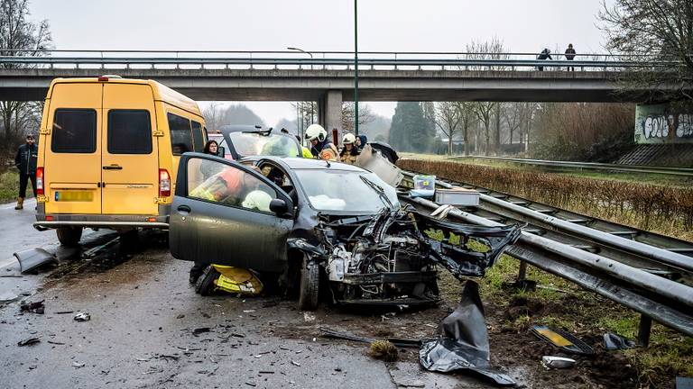 Twee gewonden bij ongeval N269: weg bij Hilvarenbeek afgesloten