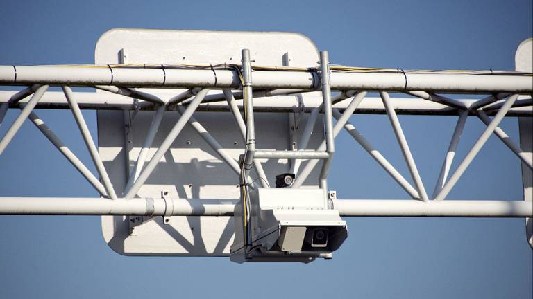 De camera's boven de snelweg A58 zijn weggehaald (foto: ANP).