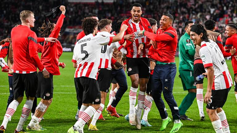 Vreugde bij PSV na de stunt op Arsenal (Foto: ANP)