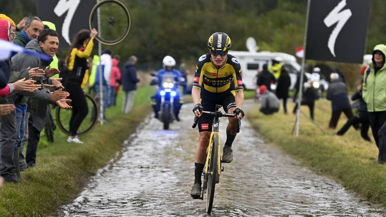 Vos in actie tijdens de eerste editie van Paris-Roubaix in oktober (foto: ANP).