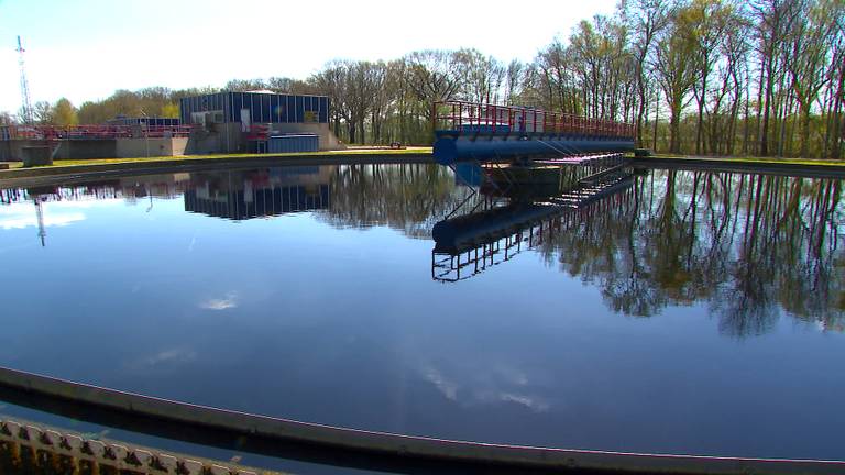 Medicijnen uit water halen met gemalen steenkool, in Vinkel gebeurt het al