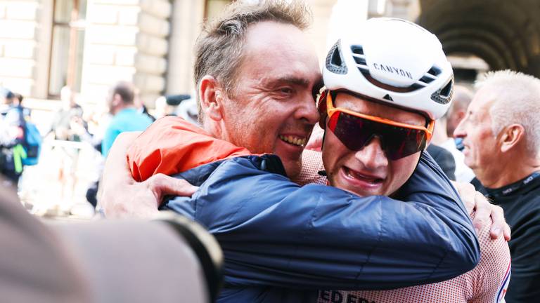 Koos Moerenhout met zijn pupil (foto: ANP).