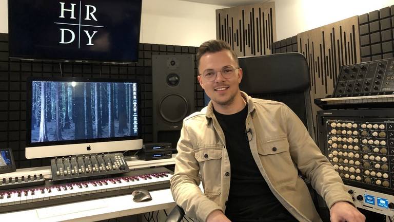 Wouter Hardy in zijn studio aan de Bossche Tramkade (foto: Tom van den Oetelaar).