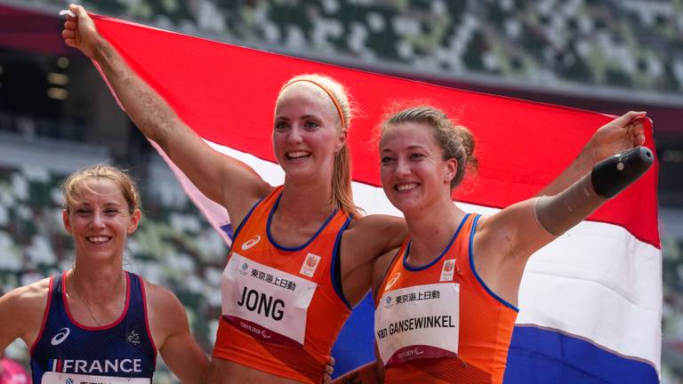 Marlene van Gansewinkel (rechts) veroverde brons op het onderdeel verspringen, Fleur Jong goud (foto: ANP 2021/Kiichiro Sato).