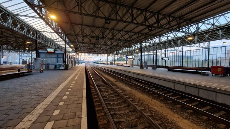 Totale rust op station Eindhoven Centraal  bij een eerdere staking (foto: Noël van Hooft). 