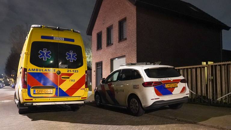 Politie en ambulance werden gealarmeerd na een steekpartij in Oss (foto: Gabor Heeres/SQ Vision).