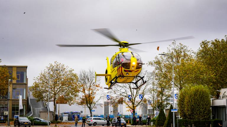 Man zwaargewond tijdens het klussen in autogarage