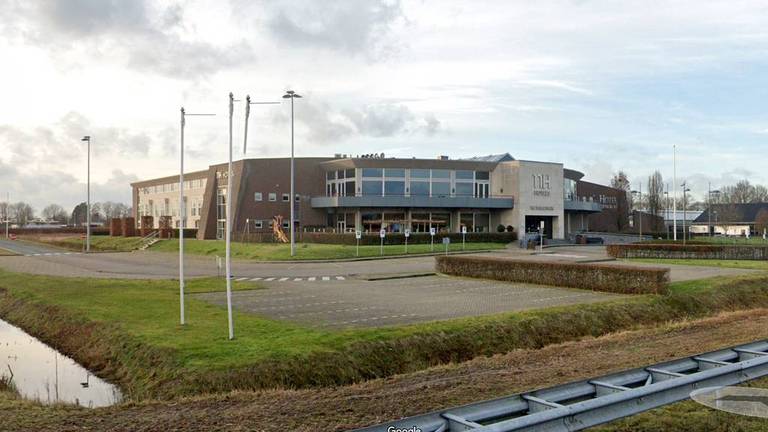 Dit voormalig hotel in Waalwijk had het COA op het oog (Foto: Google)