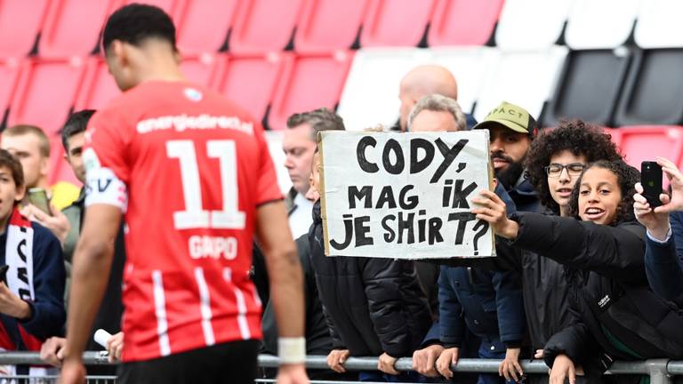 Toevallig zoogdier Vooravond PSV verbiedt fans meenemen van borden om shirts te vragen - Omroep Brabant