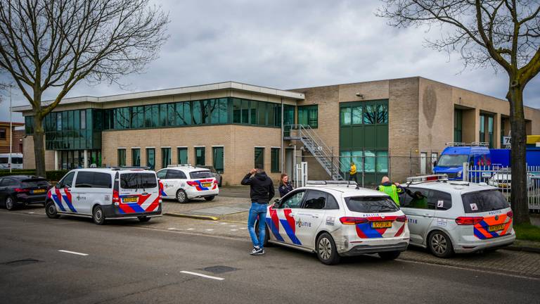 Politie omsingelt kraakpand, maar kan niet tot ontruiming overgaan