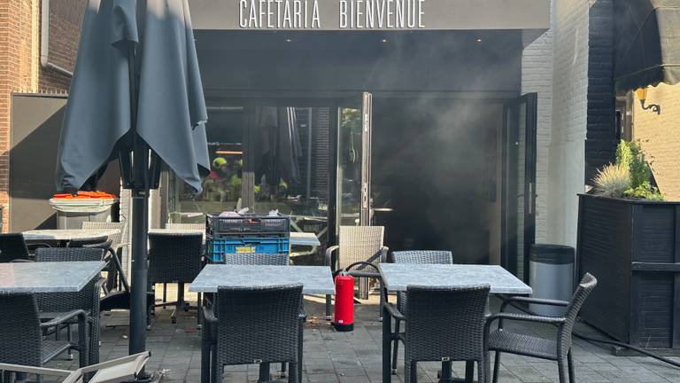 De cafetaria in Vught stond vol rook (foto: Bart Meesters).