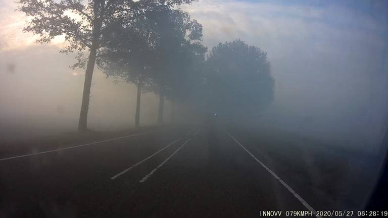 Natuurbrand de Peel zorgt nog altijd voor dikke rook.