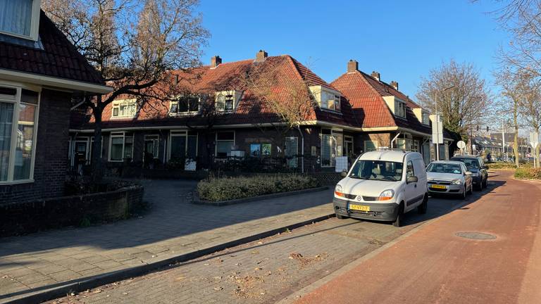 Het is niet duidelijk of deze huizen kunnen blijven staat (Foto: Agnes van der Straaten)