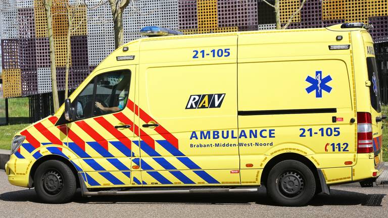 Vrouw met ernstig hoofdletsel gevonden op weg in Uden: 'Toestand zorgelijk'