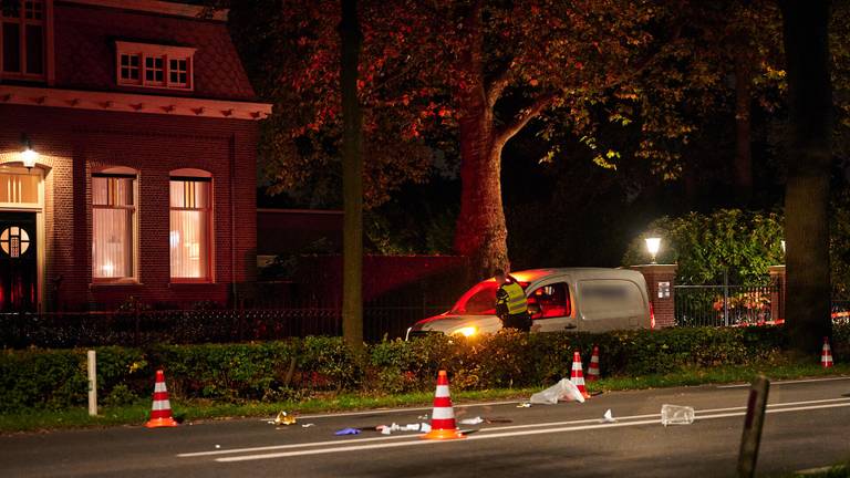 Man die overleed na val uit busje kwam van huwelijksfeest van opa en oma