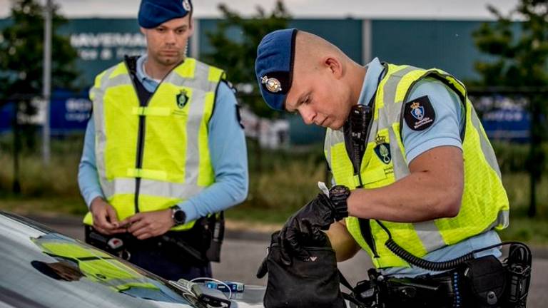 Wellicht vanaf vrijdag meer werk aan de winkel langs de grenzen met België voor de Koninklijke Marechaussee (foto: Facebook).