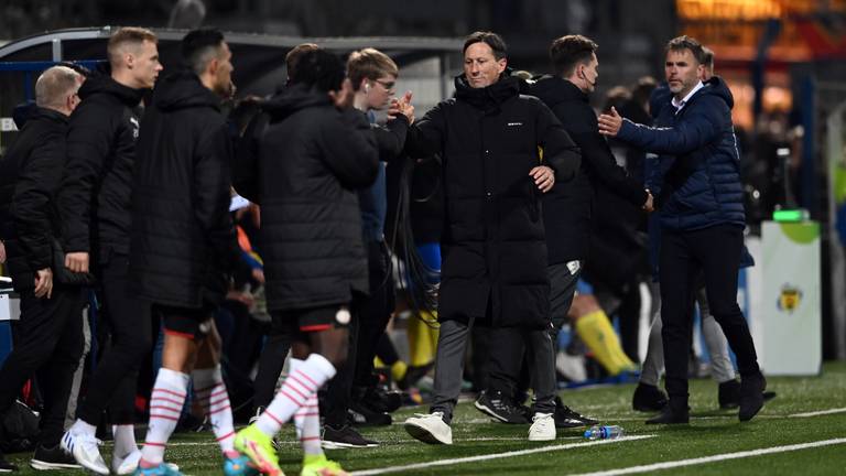 Een tevreden Schmidt na de overwinning op Cambuur (Foto: ANP)