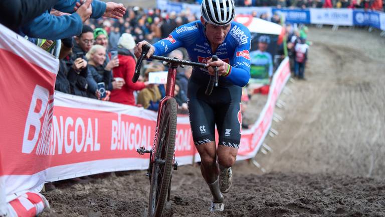 Rugklachten frustreren Van der Poel (Foto: Orange Pictures)