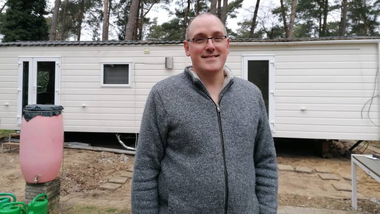 De buurman van de uitgebrande chalet werd wakker van de vlammenzee (foto: Ista van Galen).