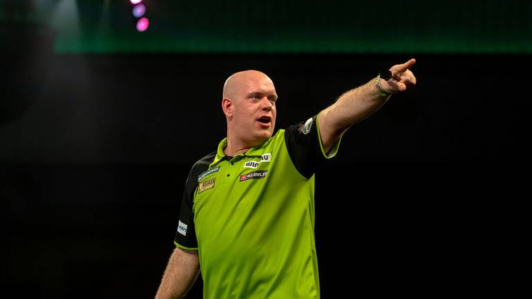 Michael van Gerwen straalde weer als vanouds op het podium (foto: PDC).