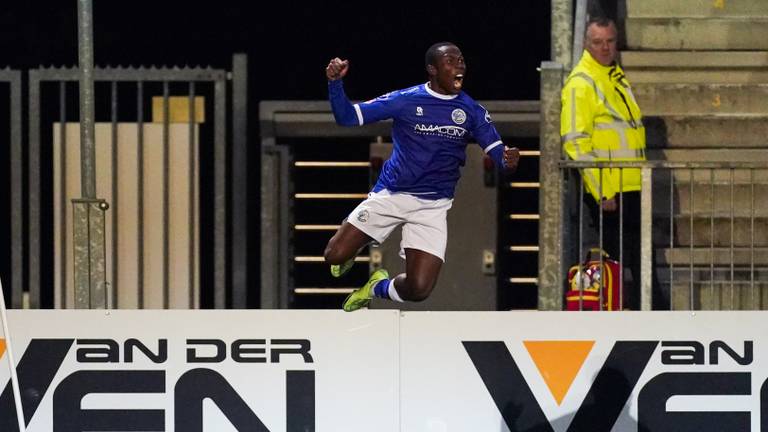 Mohamed Barté (FC Den Bosch) viert zijn doelpunt (Foto: Orange Pictures). 