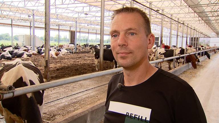 Rik Lagendijk in zijn stal. Inmiddels is de stal leeg. (foto: Omroep Brabant)