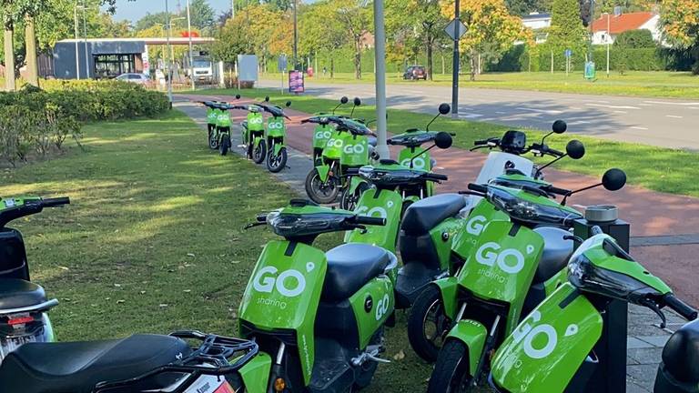 Deelscooters in Breda (Foto: Twitter/Frankblzs).