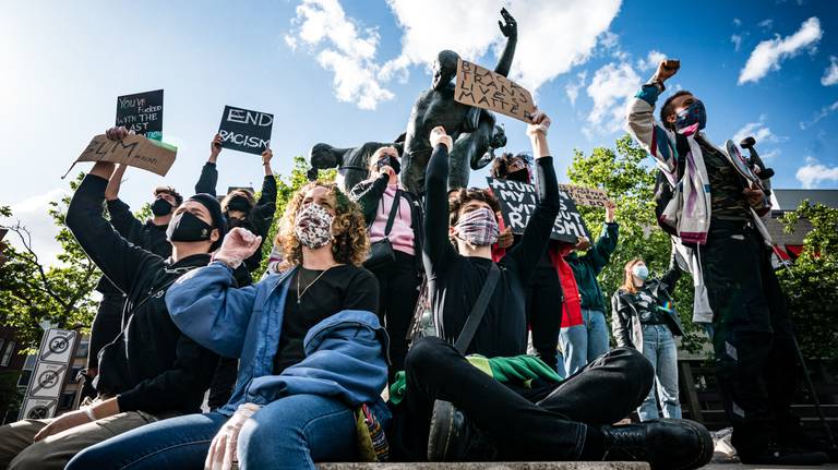 Demonstranten tijdens het Black Lives Matter-protest in Eindhoven (foto: ANP 2020/Rob Engelaar).