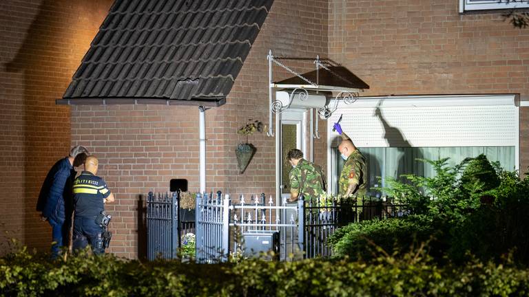 Onderzoek na de aanslag op het huis van de vriendin van Klaas Otto (foto: Iwan van Dun/SQ Vision).