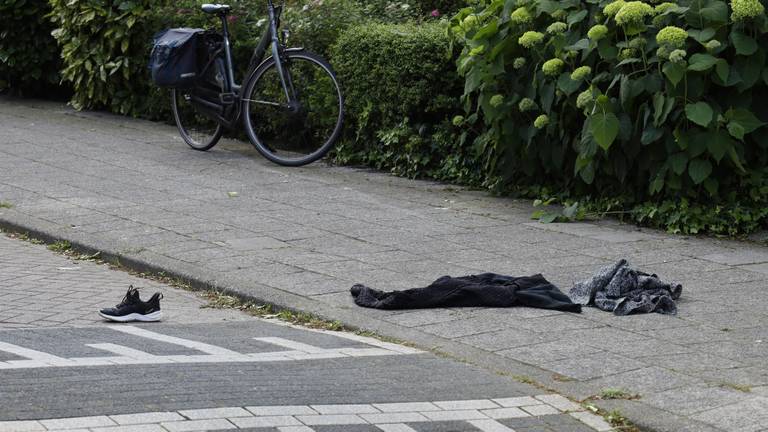 Een deel van de Kazernestraat waar de vrouw werd neergestoken (foto: Marco van den Broek/SQ Vision).