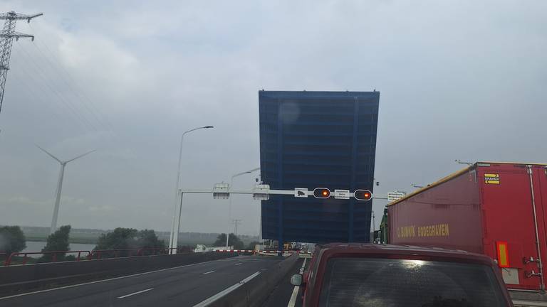 Huidige situatie bij de brug. (Foto: Richard)